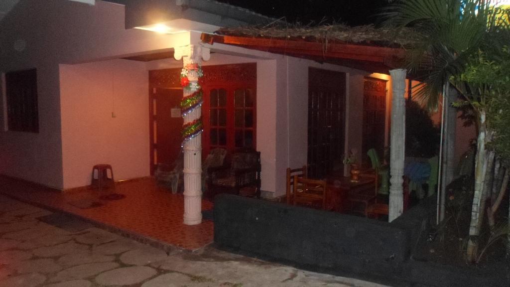 פולונרואה Thisal Guest House מראה חיצוני תמונה